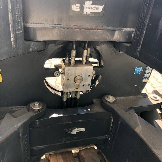 Cascade 360° Rotating Paper Roll Clamp - Grampo: foto 5 Cascade 360° Rotating Paper Roll Clamp - Grampo: foto 5