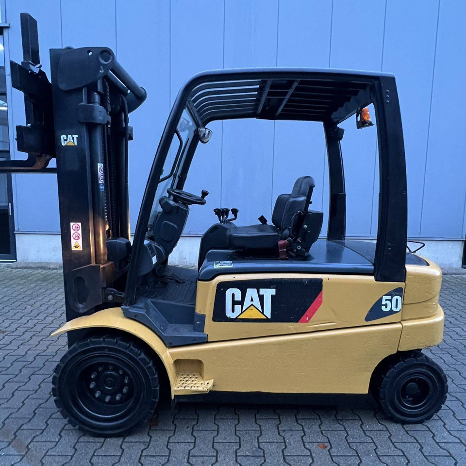 Caterpillar EP50 - Empilhador elétrico: foto 2 Caterpillar EP50 - Empilhador elétrico: foto 2