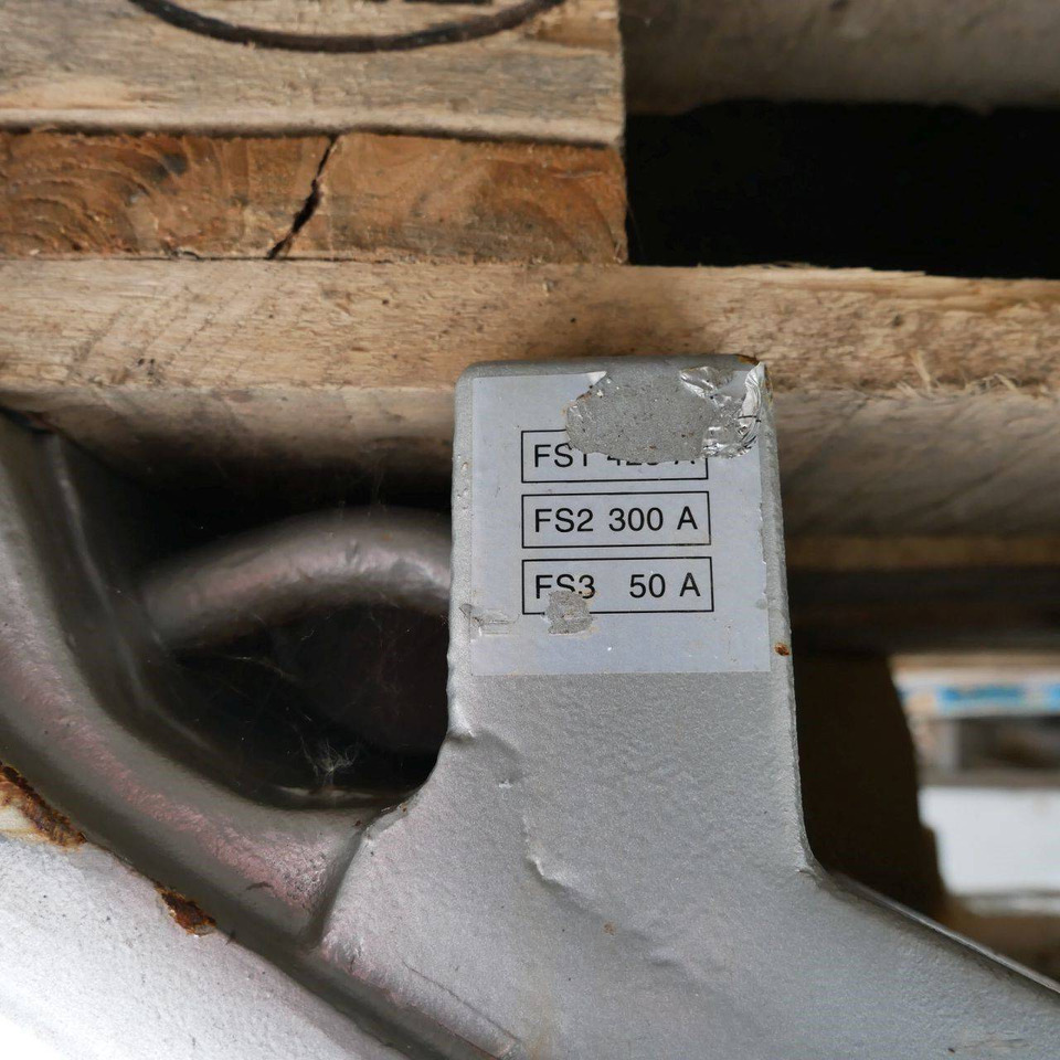 Counterweight for Nissan QX - Contrapeso para Equipamento de movimentação: foto 2 Counterweight for Nissan QX - Contrapeso para Equipamento de movimentação: foto 2