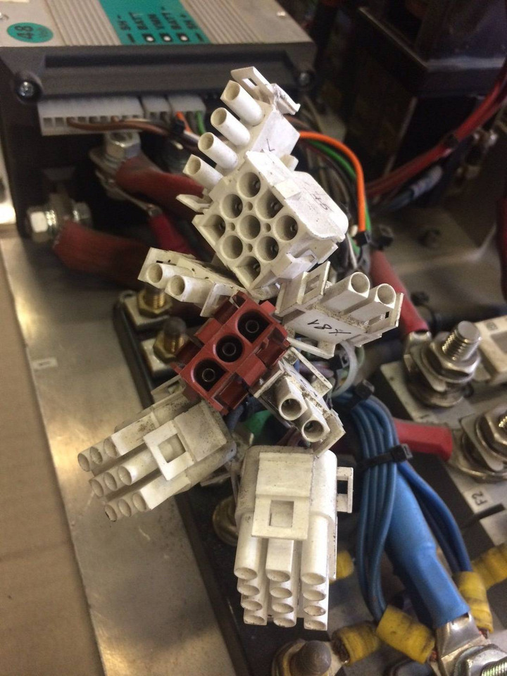 Electronic control unit 48V. - Centralina electrónica para Equipamento de movimentação: foto 4 Electronic control unit 48V. - Centralina electrónica para Equipamento de movimentação: foto 4