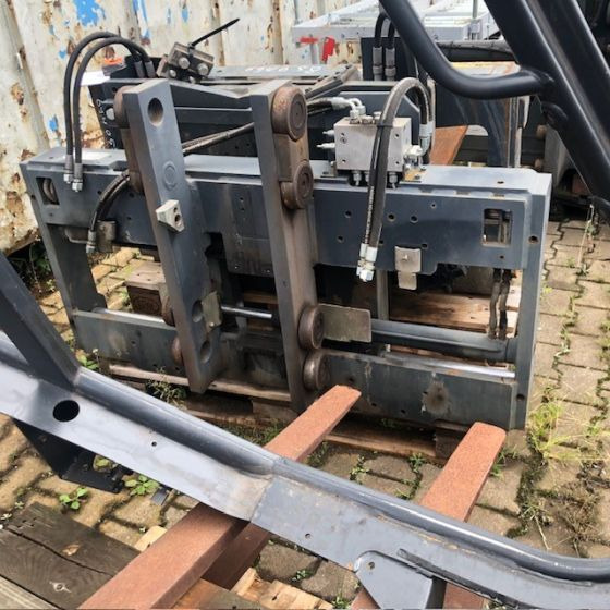 Integrated fork positioner shaft guid with side shift - Equipamento para Equipamento de movimentação: foto 1 Integrated fork positioner shaft guid with side shift - Equipamento para Equipamento de movimentação: foto 1