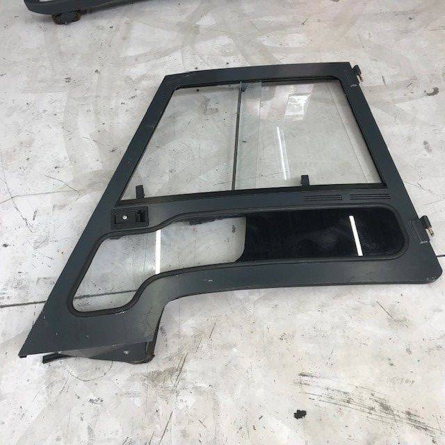 Left door for Linde series 387 - Porta e peças para Equipamento de movimentação: foto 1 Left door for Linde series 387 - Porta e peças para Equipamento de movimentação: foto 1
