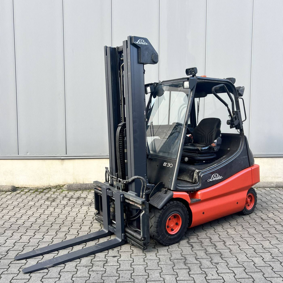 Linde E30 (336-02) - Empilhador elétrico: foto 1 Linde E30 (336-02) - Empilhador elétrico: foto 1