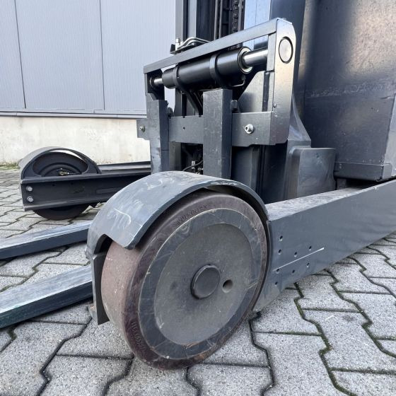 Linde R20 HD (1120) - Empilhador retráctil: foto 4 Linde R20 HD (1120) - Empilhador retráctil: foto 4