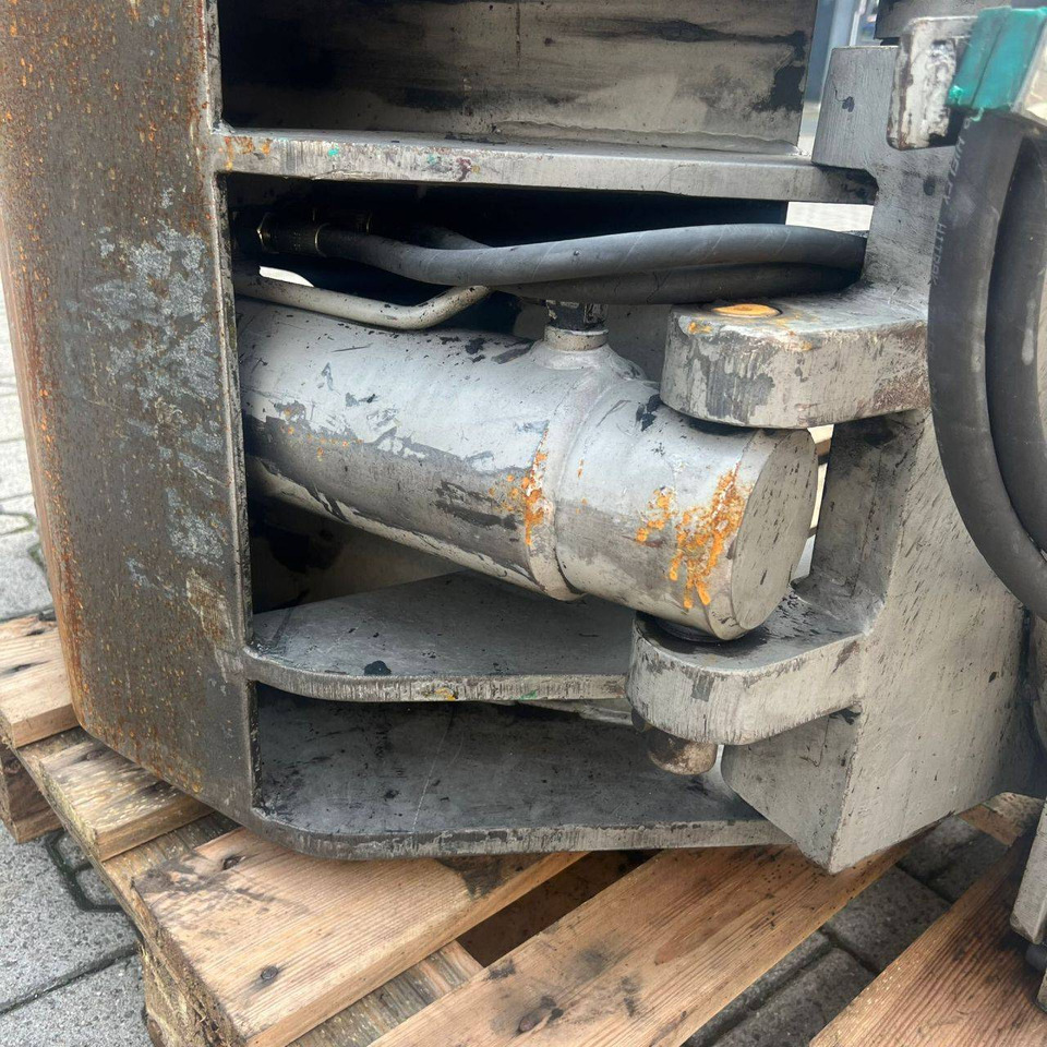 Paper roll clamp rotating - Grampo: foto 3 Paper roll clamp rotating - Grampo: foto 3