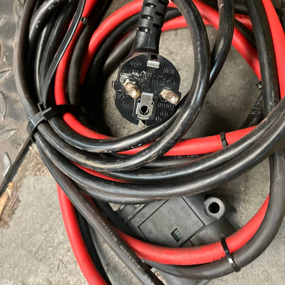 Hawker 24V/60A Lifetech - Peça de reposição para Equipamento de movimentação: foto 4 Hawker 24V/60A Lifetech - Peça de reposição para Equipamento de movimentação: foto 4