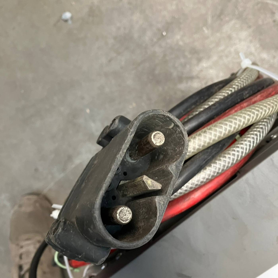 Hawker 24V/70A TC1 LT - Peça de reposição para Equipamento de movimentação: foto 3 Hawker 24V/70A TC1 LT - Peça de reposição para Equipamento de movimentação: foto 3