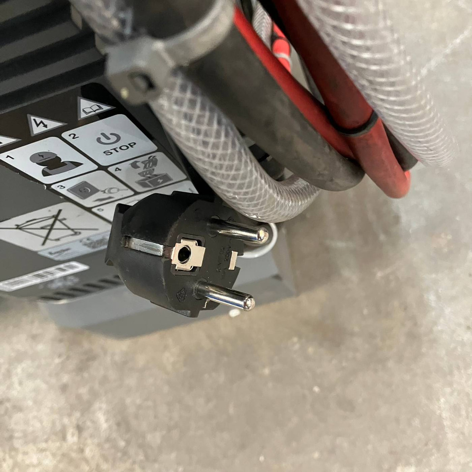 Hawker 24V/72A Lifetech TC1LT - Peça de reposição para Equipamento de movimentação: foto 2 Hawker 24V/72A Lifetech TC1LT - Peça de reposição para Equipamento de movimentação: foto 2