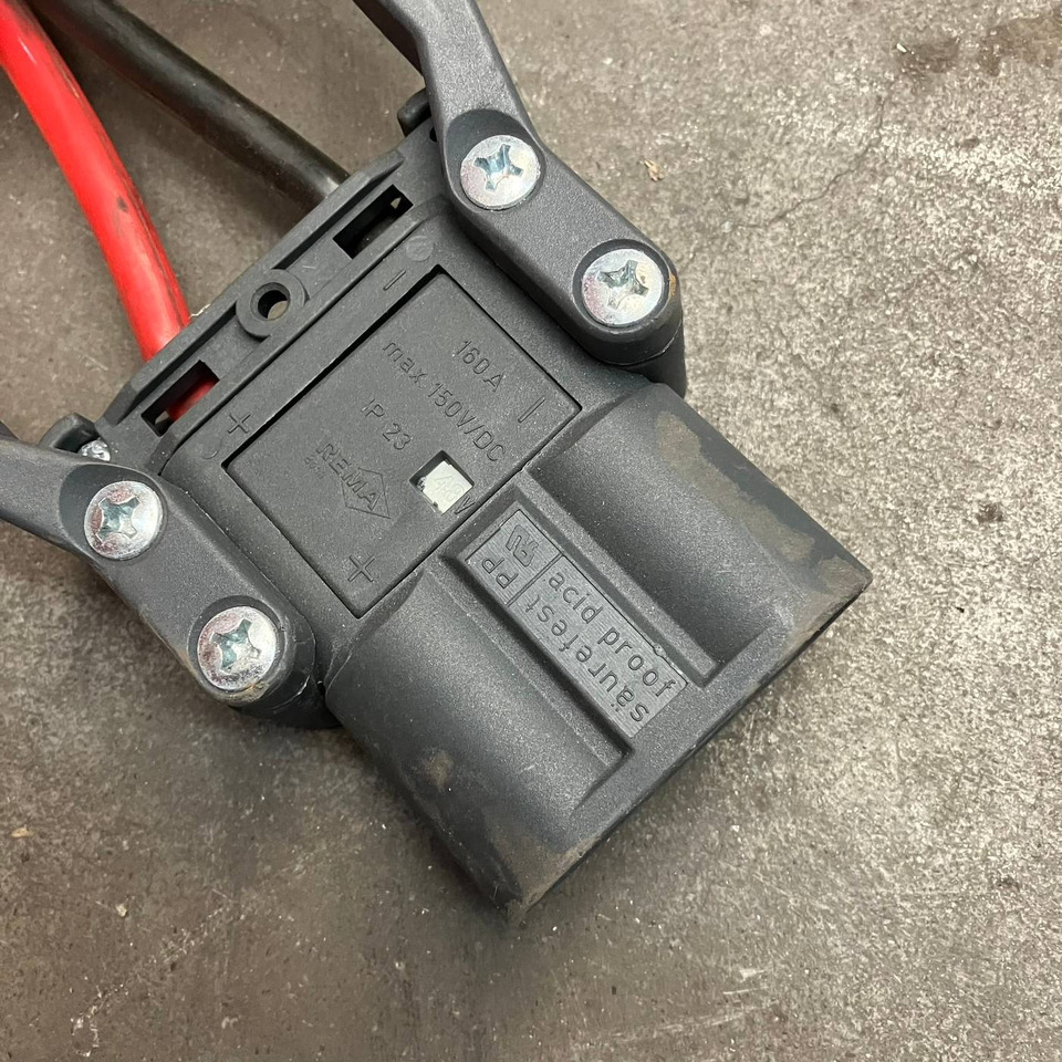 Hawker 48V/45A - Peça de reposição para Equipamento de movimentação: foto 2 Hawker 48V/45A - Peça de reposição para Equipamento de movimentação: foto 2