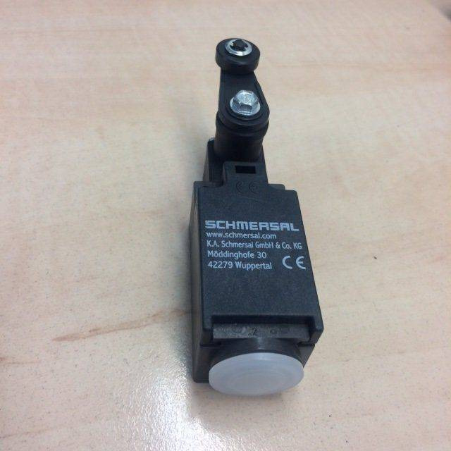 Position switch for Linde series 113/114/115/117 - Comutador de coluna de direção para Equipamento de movimentação: foto 1 Position switch for Linde series 113/114/115/117 - Comutador de coluna de direção para Equipamento de movimentação: foto 1