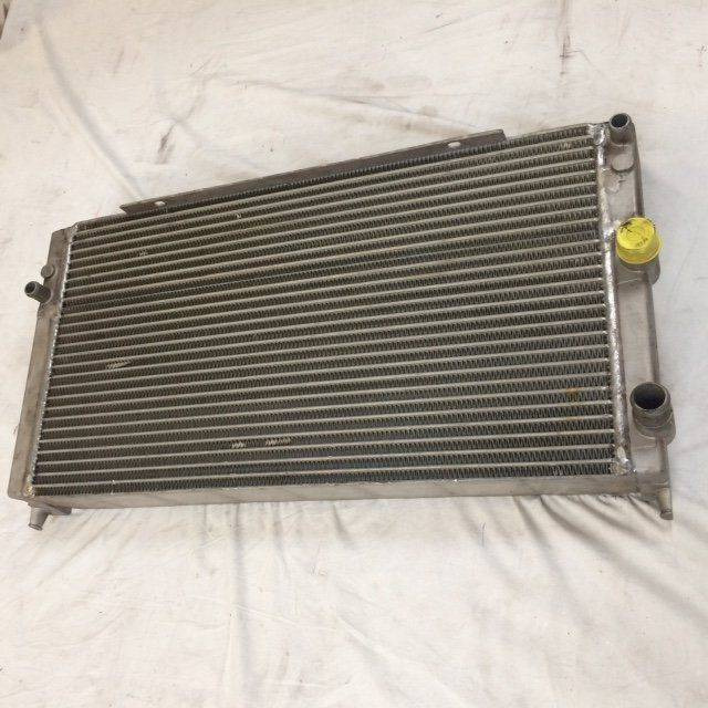 Radiator - Radiador para Equipamento de movimentação: foto 1 Radiator - Radiador para Equipamento de movimentação: foto 1