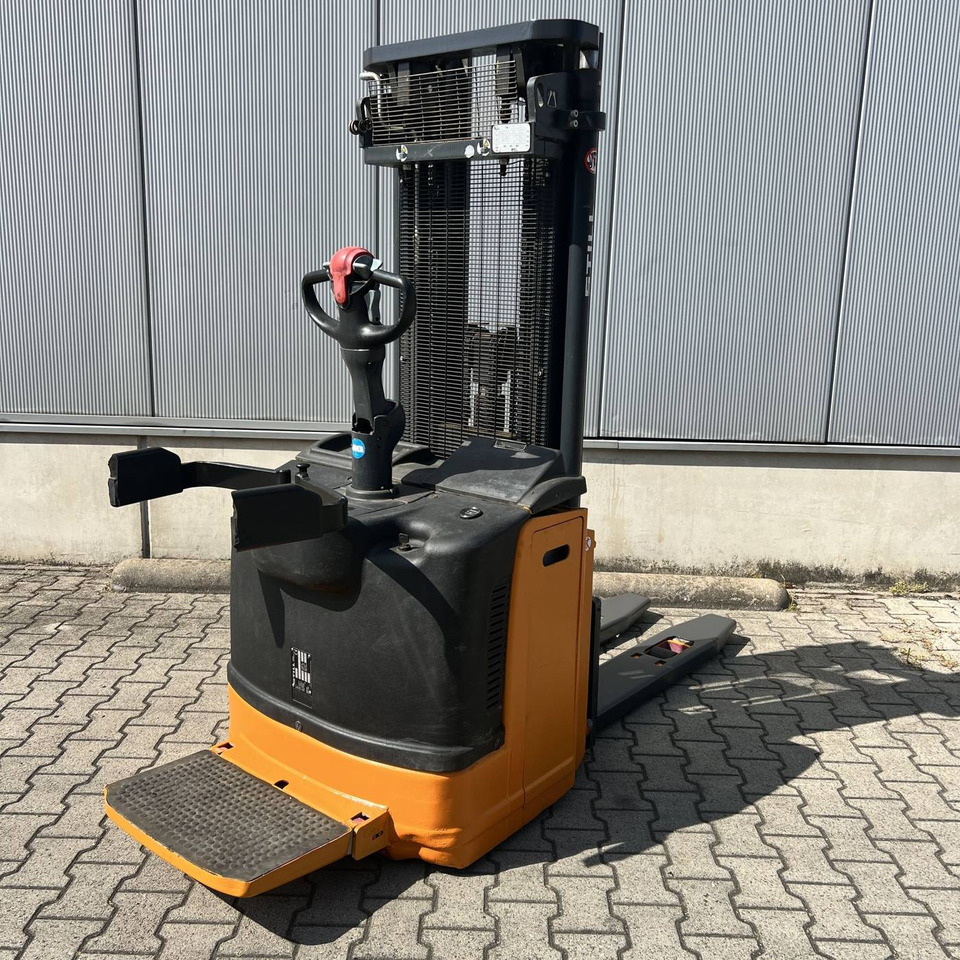 Still EGVS14 - Stacker: foto 1 Still EGVS14 - Stacker: foto 1