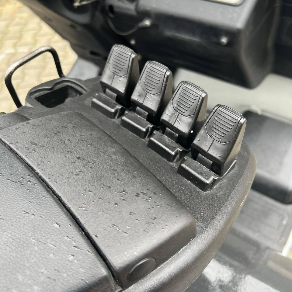 Unicarriers ET16 (AG1N12L16Q) - Empilhador elétrico: foto 5 Unicarriers ET16 (AG1N12L16Q) - Empilhador elétrico: foto 5