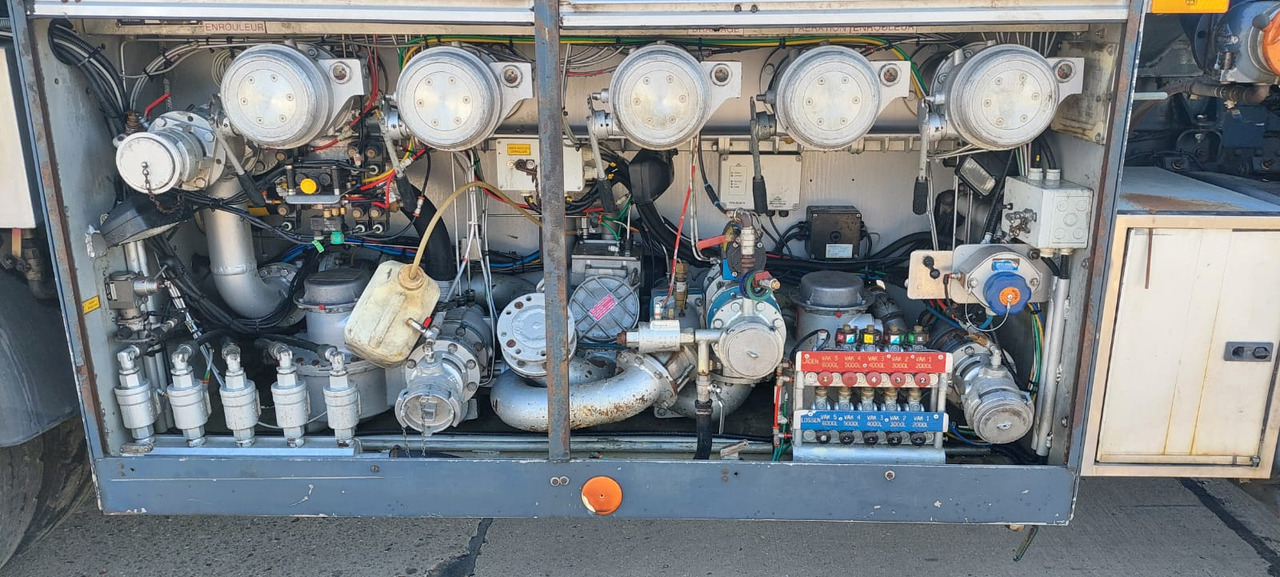 Camião cisterna MERCEDES Actros: foto 13 Camião cisterna MERCEDES Actros: foto 13