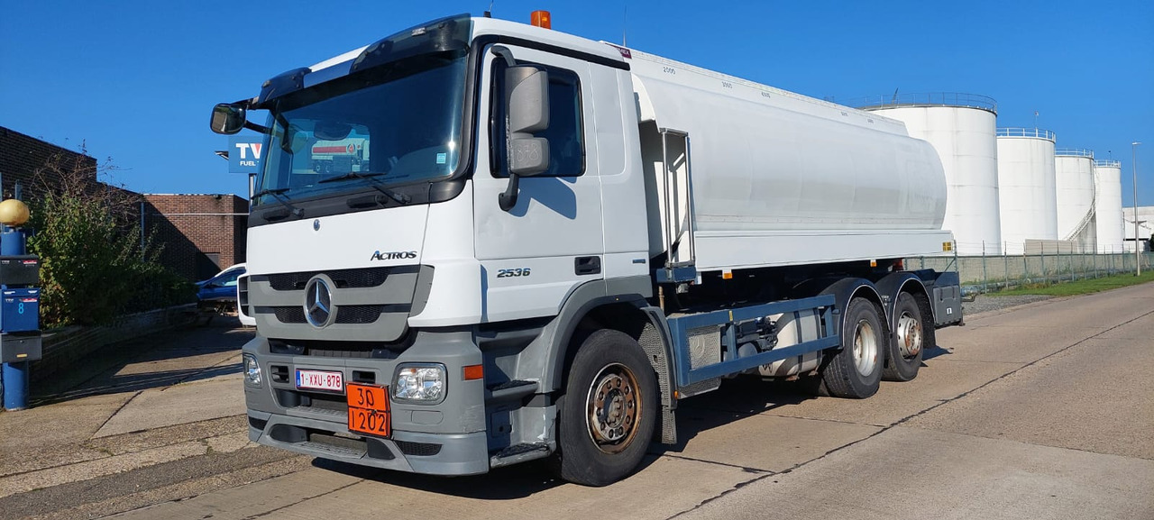 MERCEDES Actros - Camião cisterna: foto 1 MERCEDES Actros - Camião cisterna: foto 1