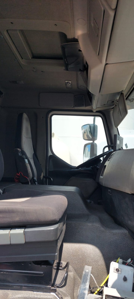 RENAULT - Camião cisterna: foto 2 RENAULT - Camião cisterna: foto 2