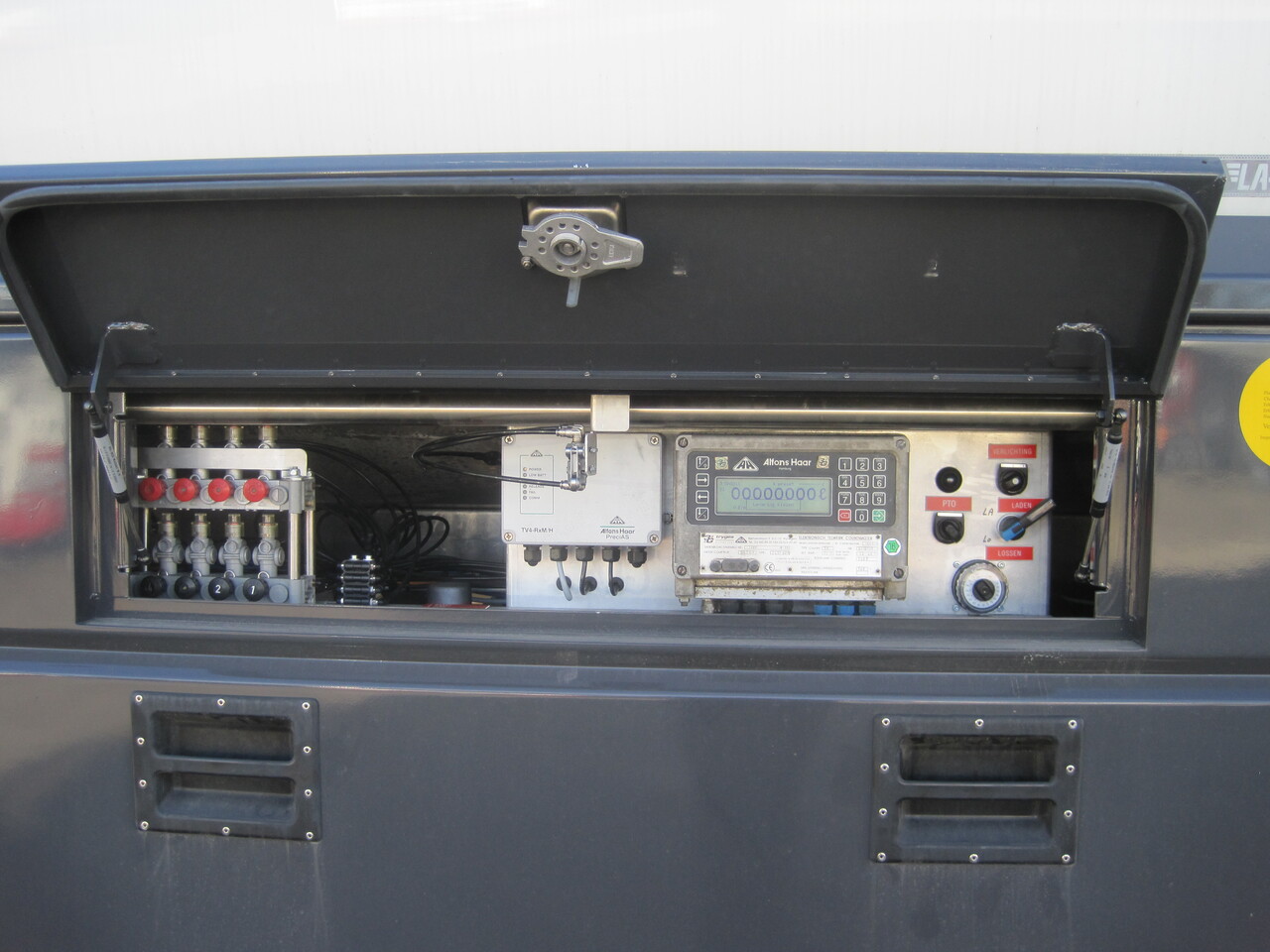 SCANIA G370 - Camião cisterna: foto 2 SCANIA G370 - Camião cisterna: foto 2