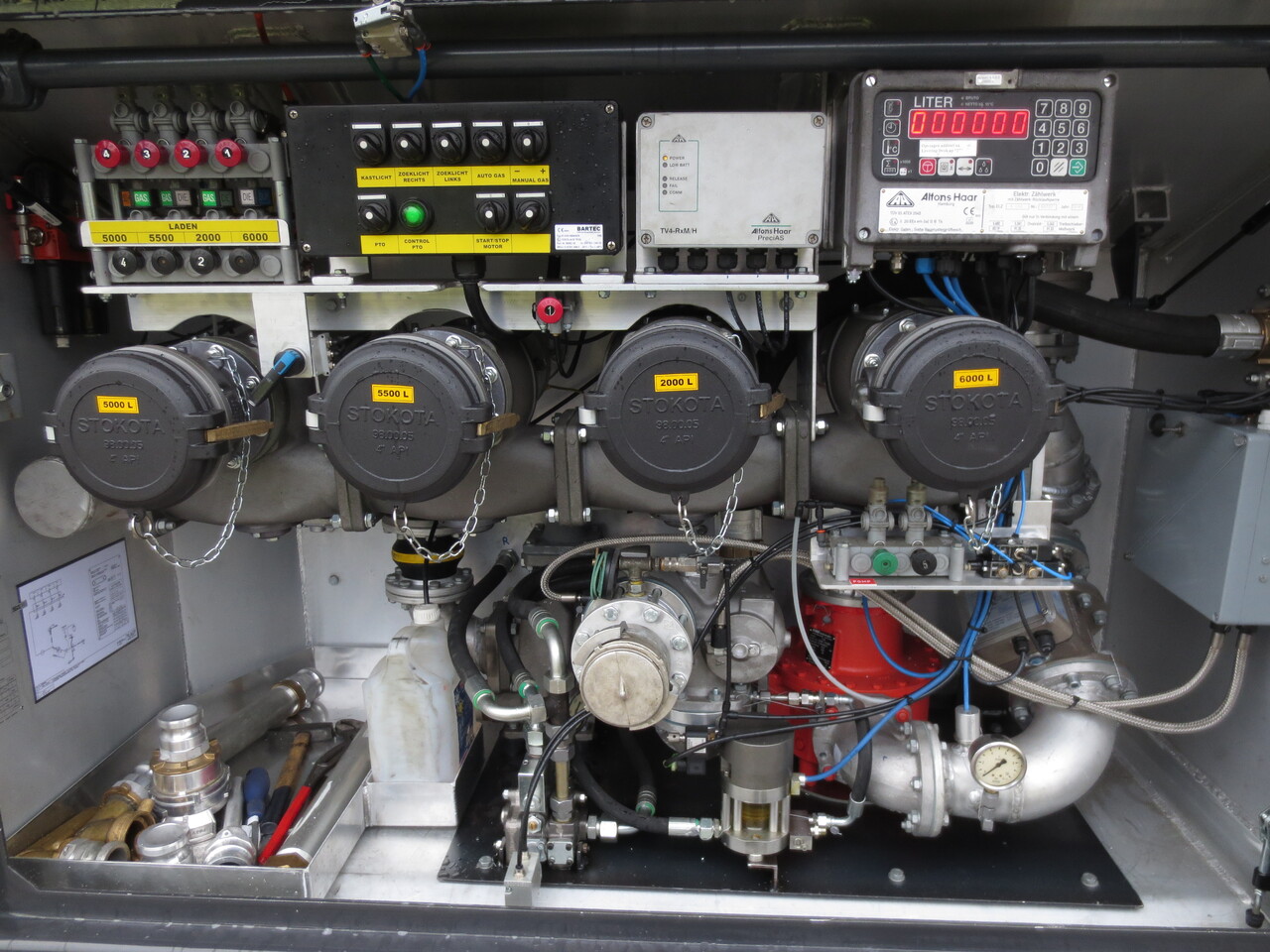 SCANIA G370 - Camião cisterna: foto 4 SCANIA G370 - Camião cisterna: foto 4