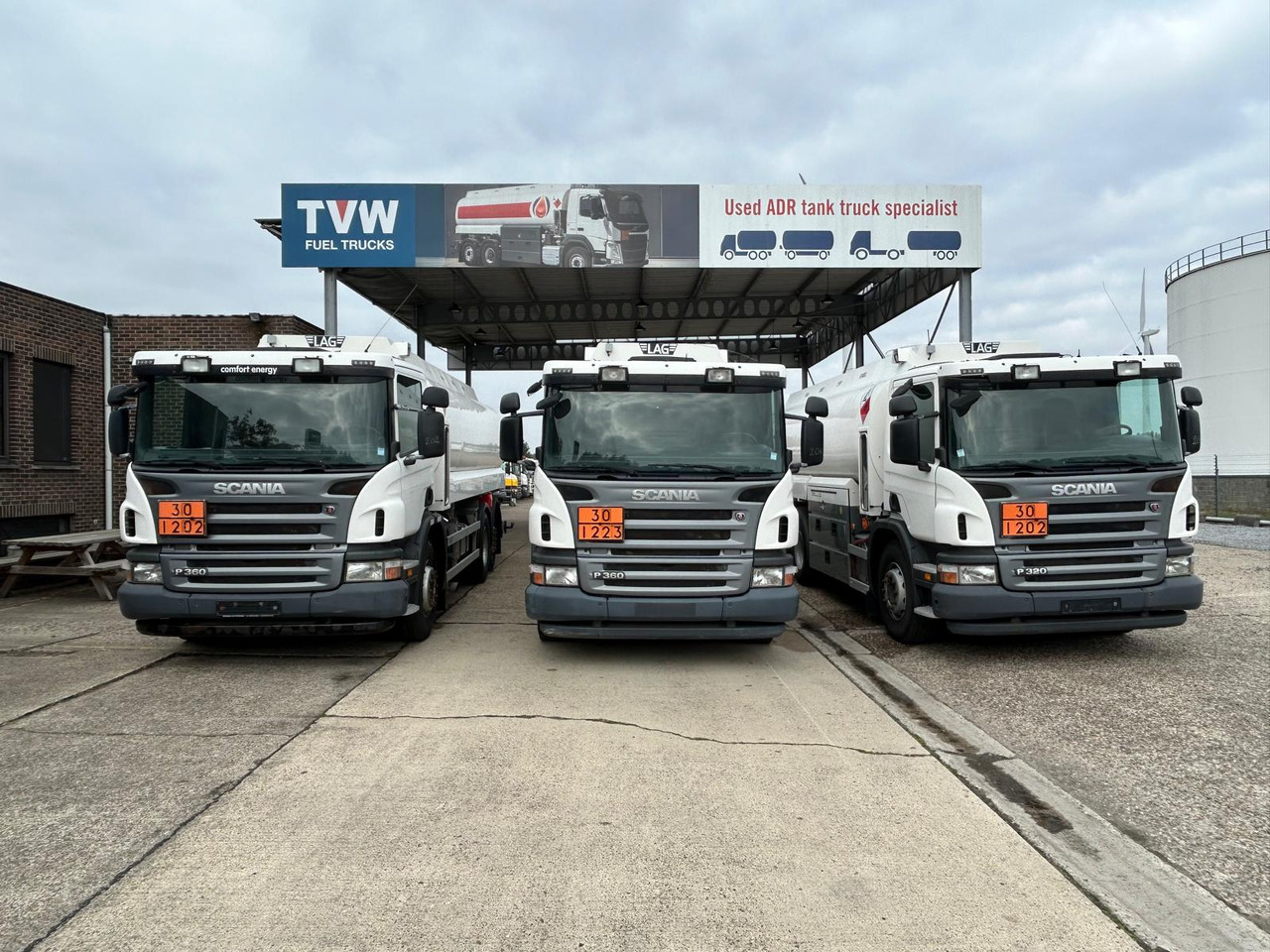 SCANIA P320/P360 (lot of 3) - Camião cisterna: foto 2 SCANIA P320/P360 (lot of 3) - Camião cisterna: foto 2