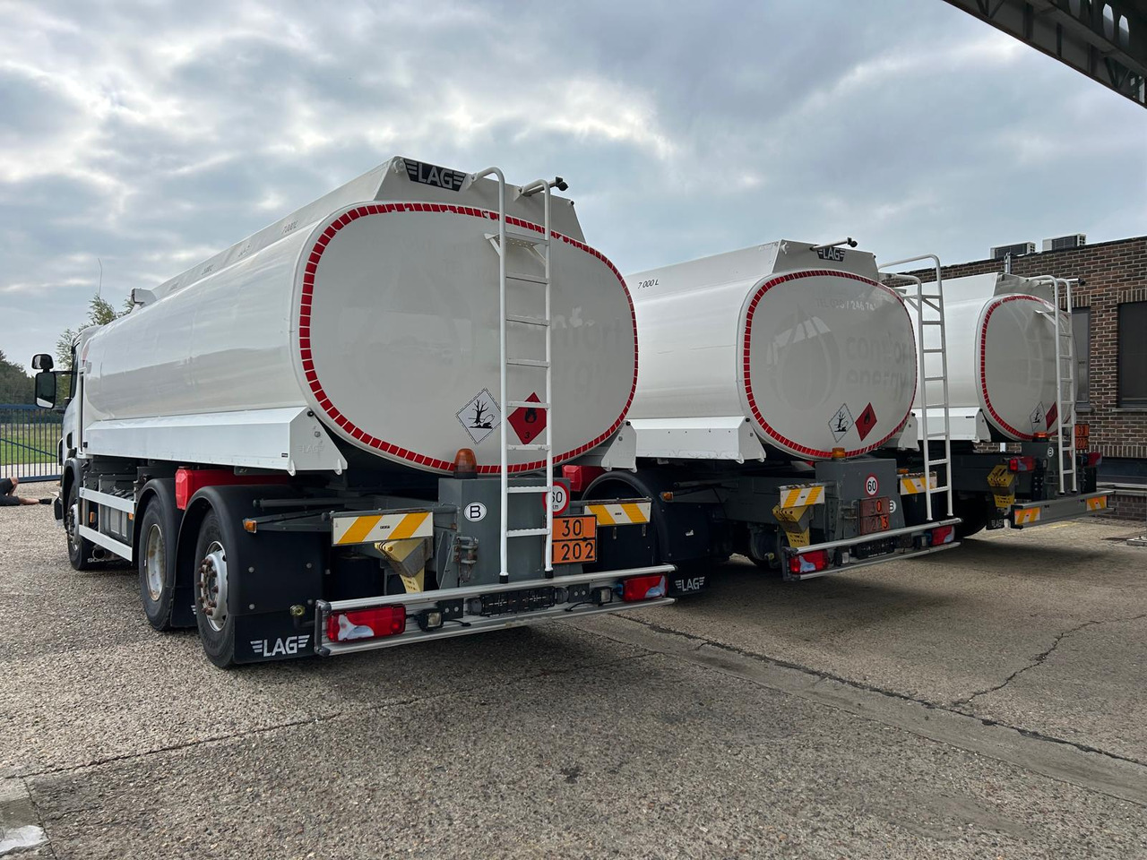 SCANIA P320/P360 (lot of 3) - Camião cisterna: foto 4 SCANIA P320/P360 (lot of 3) - Camião cisterna: foto 4