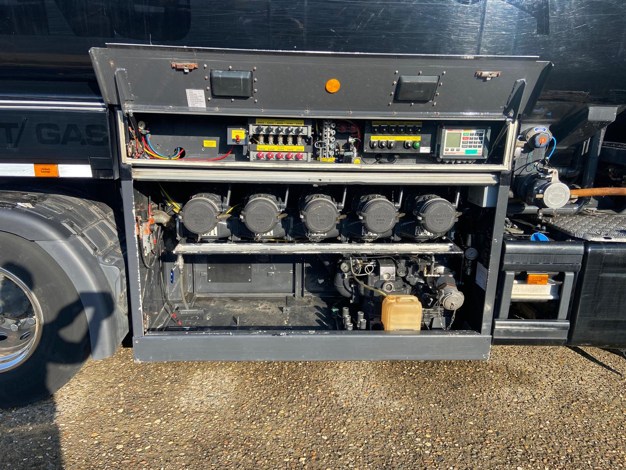 SCANIA P410 - Camião cisterna: foto 3 SCANIA P410 - Camião cisterna: foto 3