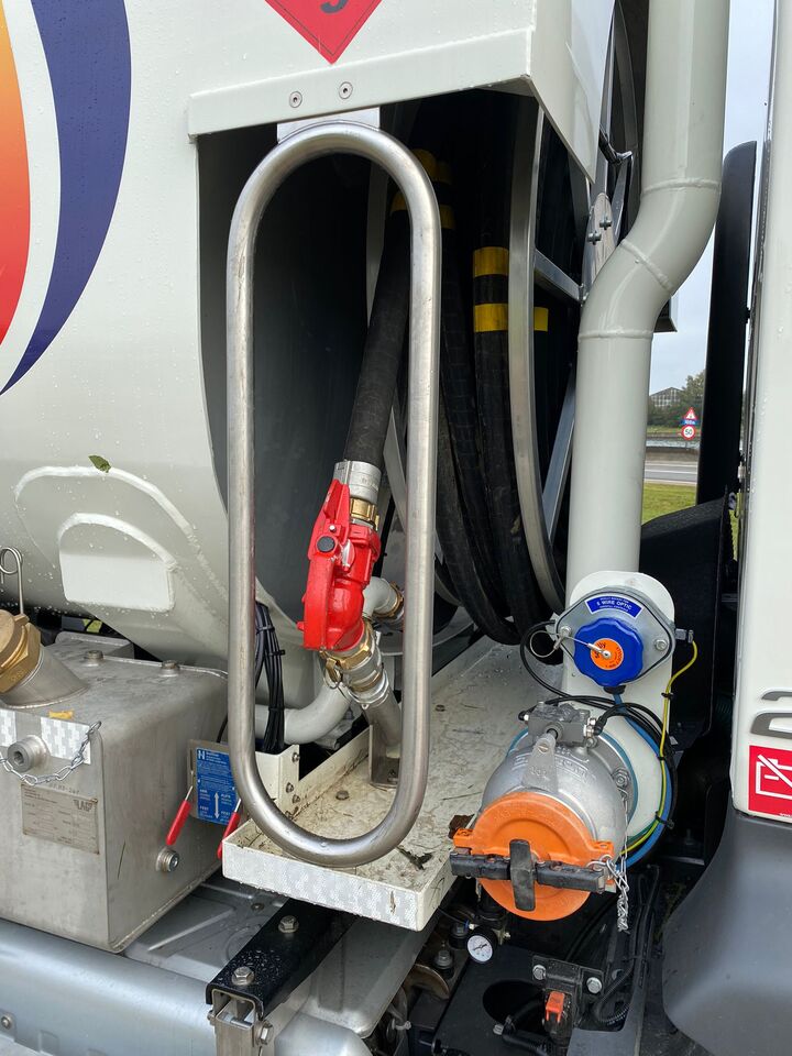 VOLVO FL - Camião cisterna: foto 2 VOLVO FL - Camião cisterna: foto 2