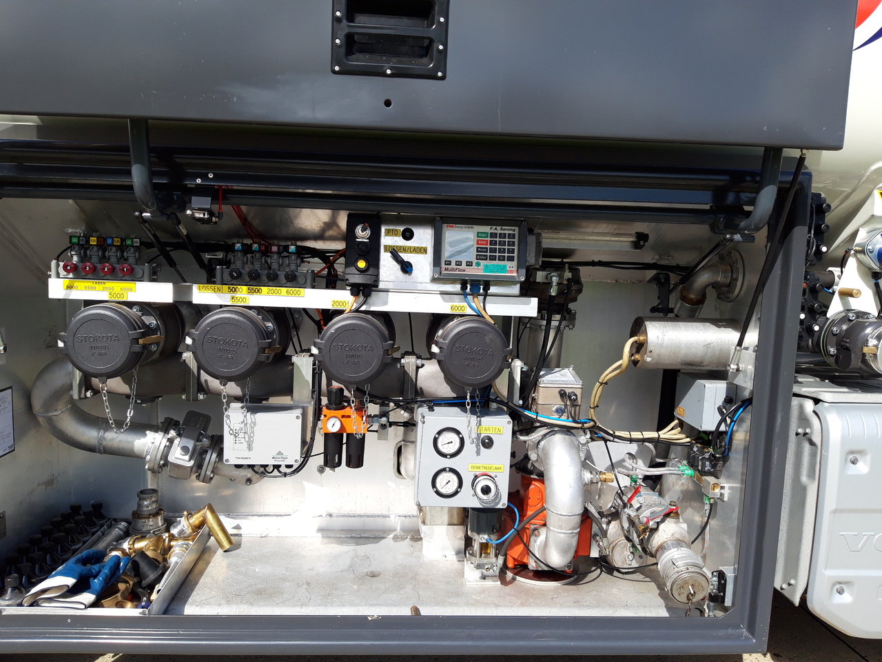 VOLVO FM - Camião cisterna: foto 2 VOLVO FM - Camião cisterna: foto 2