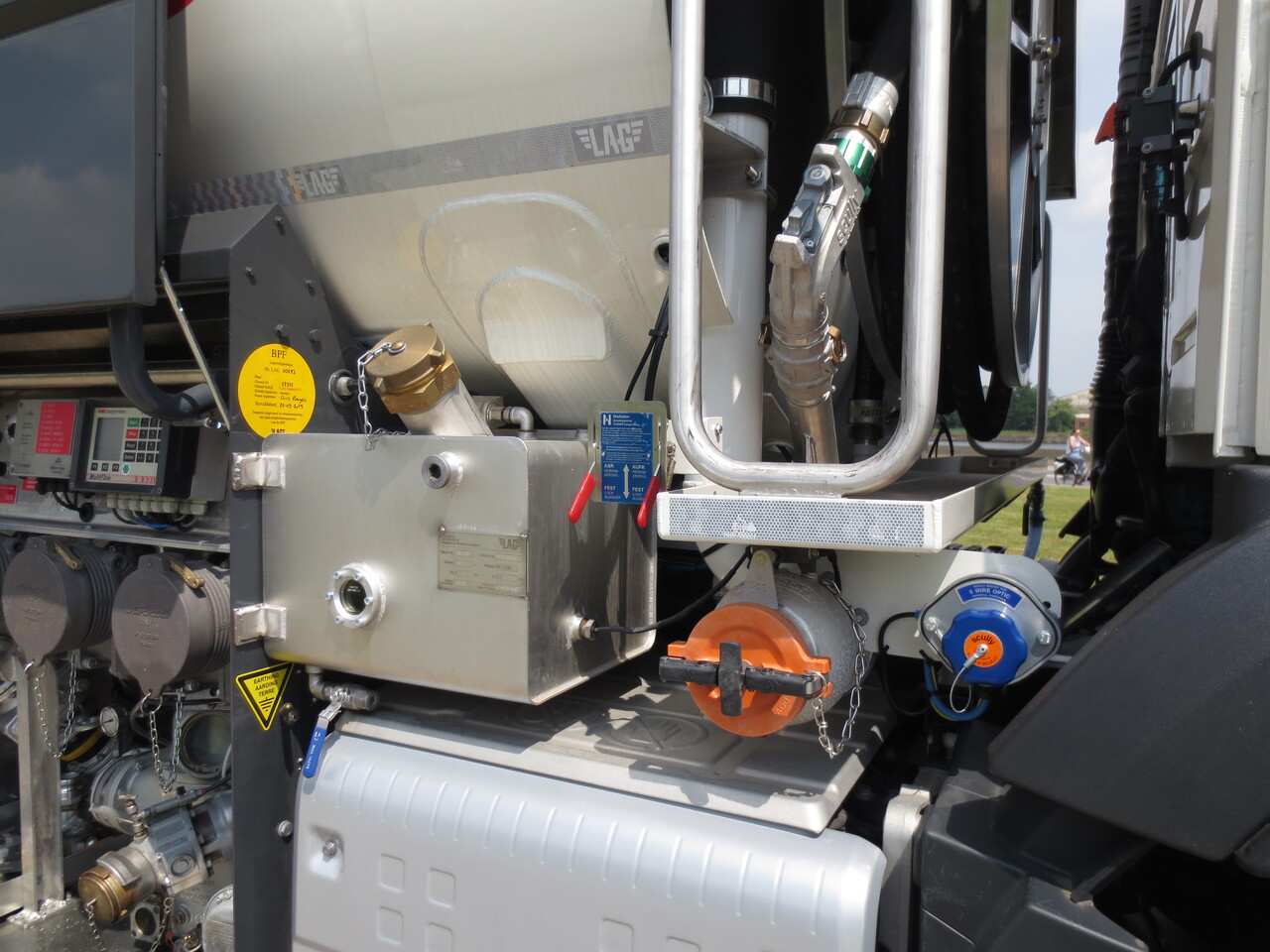 VOLVO FM - Camião cisterna: foto 2 VOLVO FM - Camião cisterna: foto 2