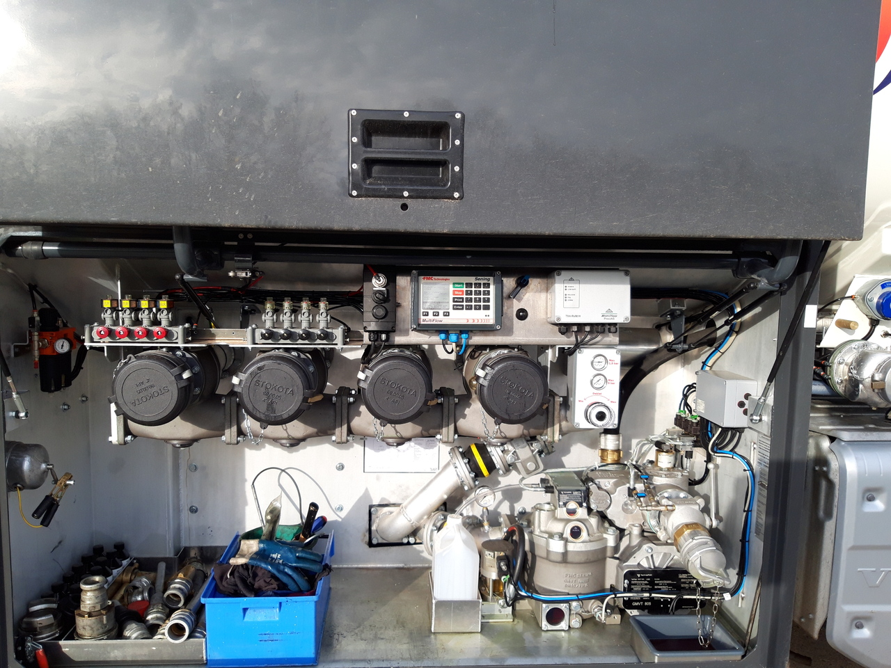 VOLVO FM - Camião cisterna: foto 2 VOLVO FM - Camião cisterna: foto 2