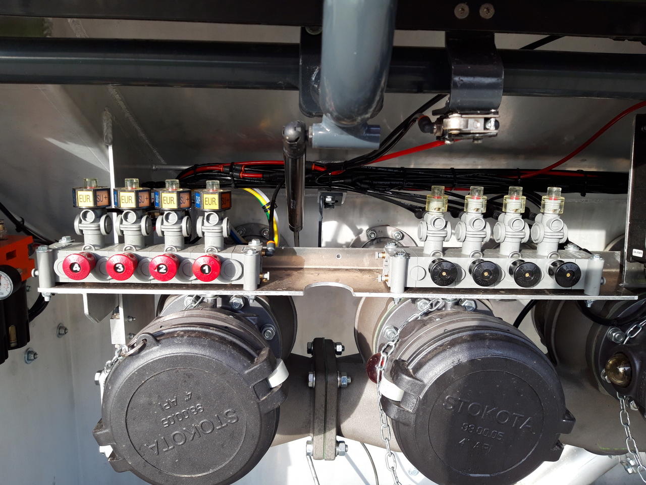 VOLVO FM - Camião cisterna: foto 3 VOLVO FM - Camião cisterna: foto 3