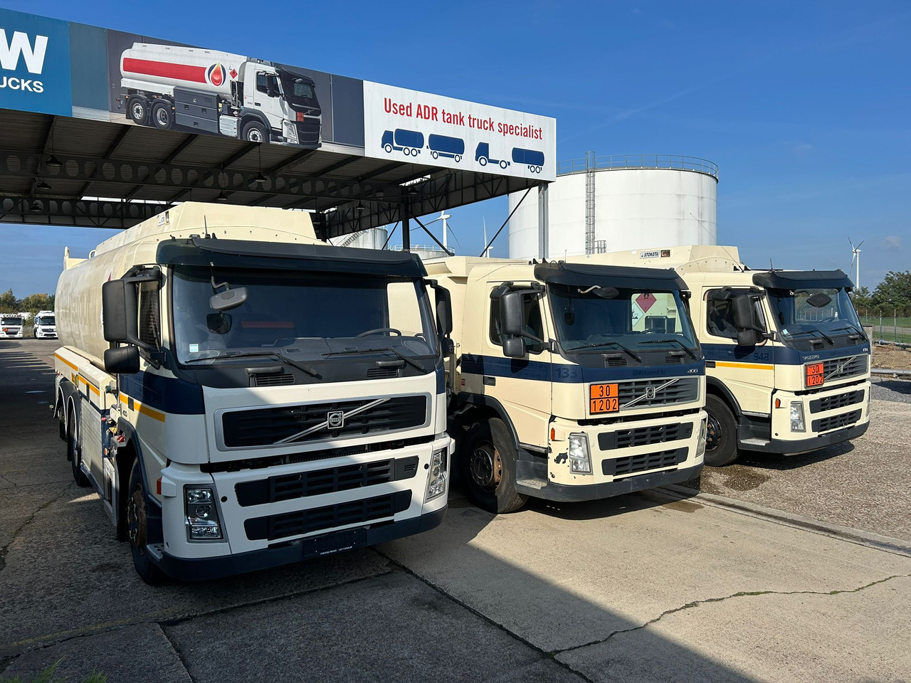 VOLVO FM (lot of 3) - Camião cisterna: foto 3 VOLVO FM (lot of 3) - Camião cisterna: foto 3