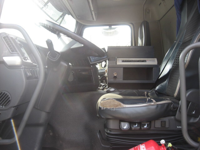 VOLVO FMFH - Camião cisterna: foto 3 VOLVO FMFH - Camião cisterna: foto 3