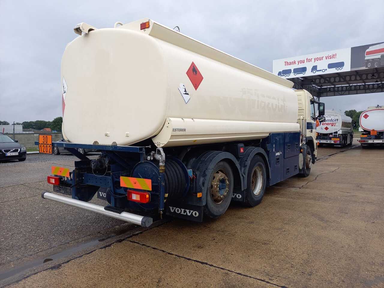 Camião cisterna Volvo FM: foto 8