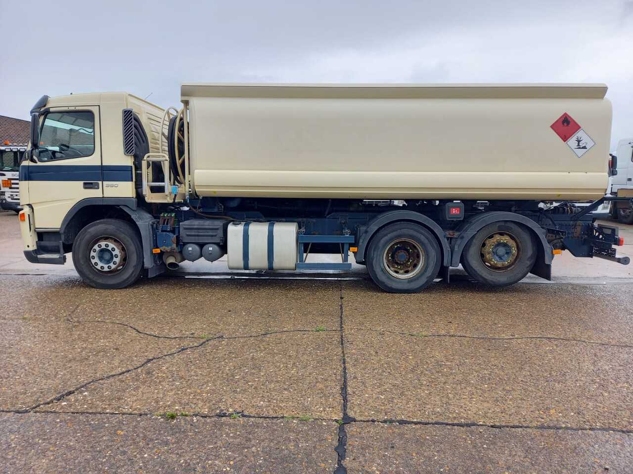 Camião cisterna Volvo FM: foto 11