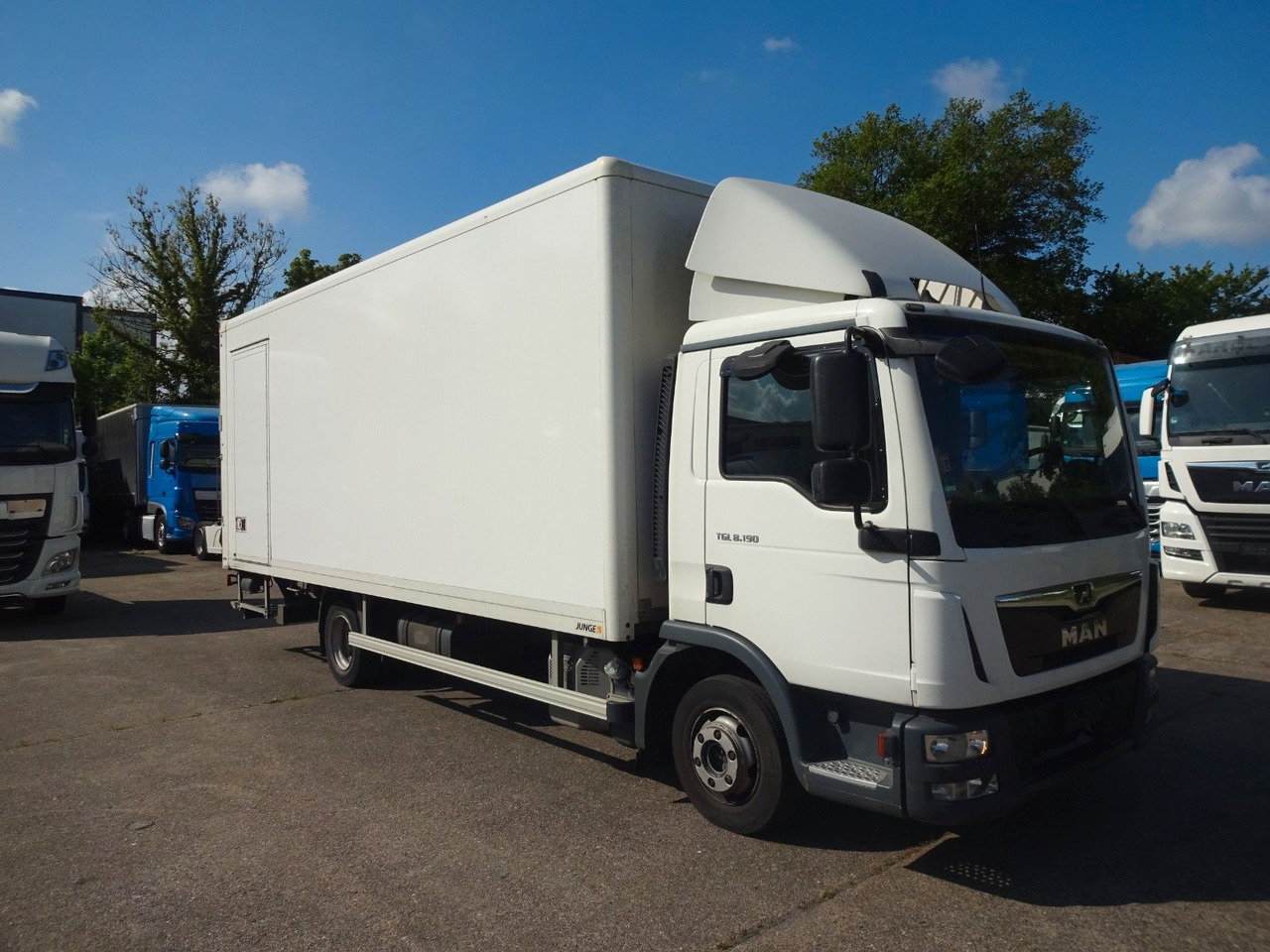 MAN TGL 8.190, LBW, Luft, Tempomat, Standheizung - Carrinha de contentor: foto 1 MAN TGL 8.190, LBW, Luft, Tempomat, Standheizung - Carrinha de contentor: foto 1