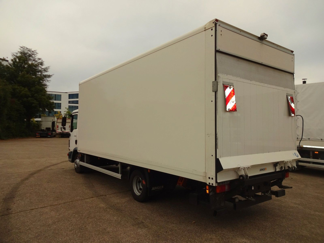 MAN TGL 8.190, LBW, Luft, Tempomat, Standheizung - Carrinha de contentor: foto 5 MAN TGL 8.190, LBW, Luft, Tempomat, Standheizung - Carrinha de contentor: foto 5