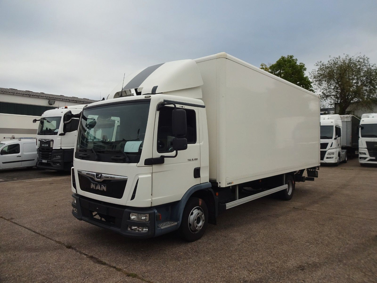 MAN TGL 8.190, LBW, Luft, Tempomat, Standheizung - Carrinha de contentor: foto 1 MAN TGL 8.190, LBW, Luft, Tempomat, Standheizung - Carrinha de contentor: foto 1