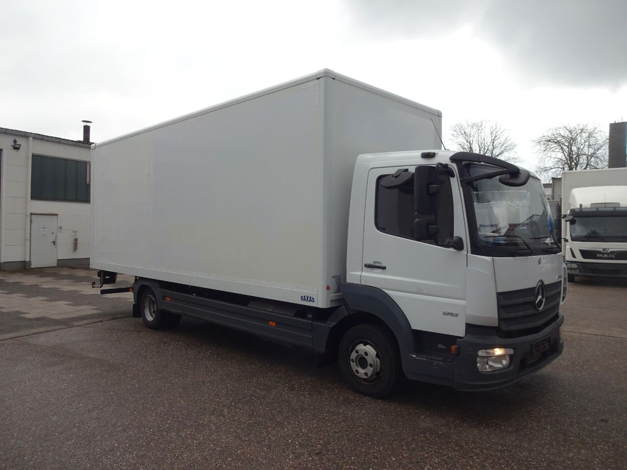 Mercedes-Benz Atego 818, Koffer mit Rolltor - Carrinha de contentor: foto 2 Mercedes-Benz Atego 818, Koffer mit Rolltor - Carrinha de contentor: foto 2