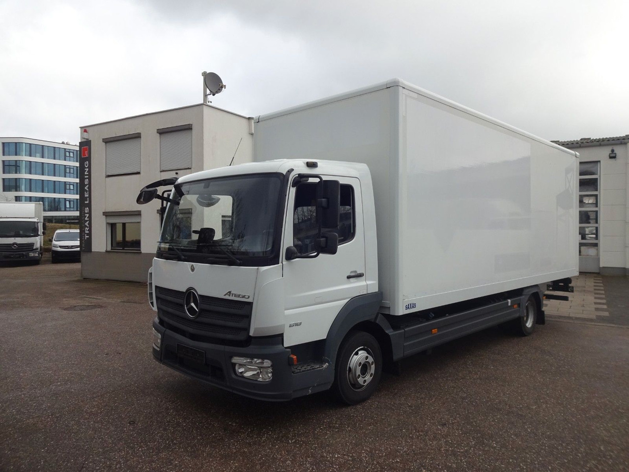 Mercedes-Benz Atego 818, Koffer mit Rolltor - Carrinha de contentor: foto 1 Mercedes-Benz Atego 818, Koffer mit Rolltor - Carrinha de contentor: foto 1
