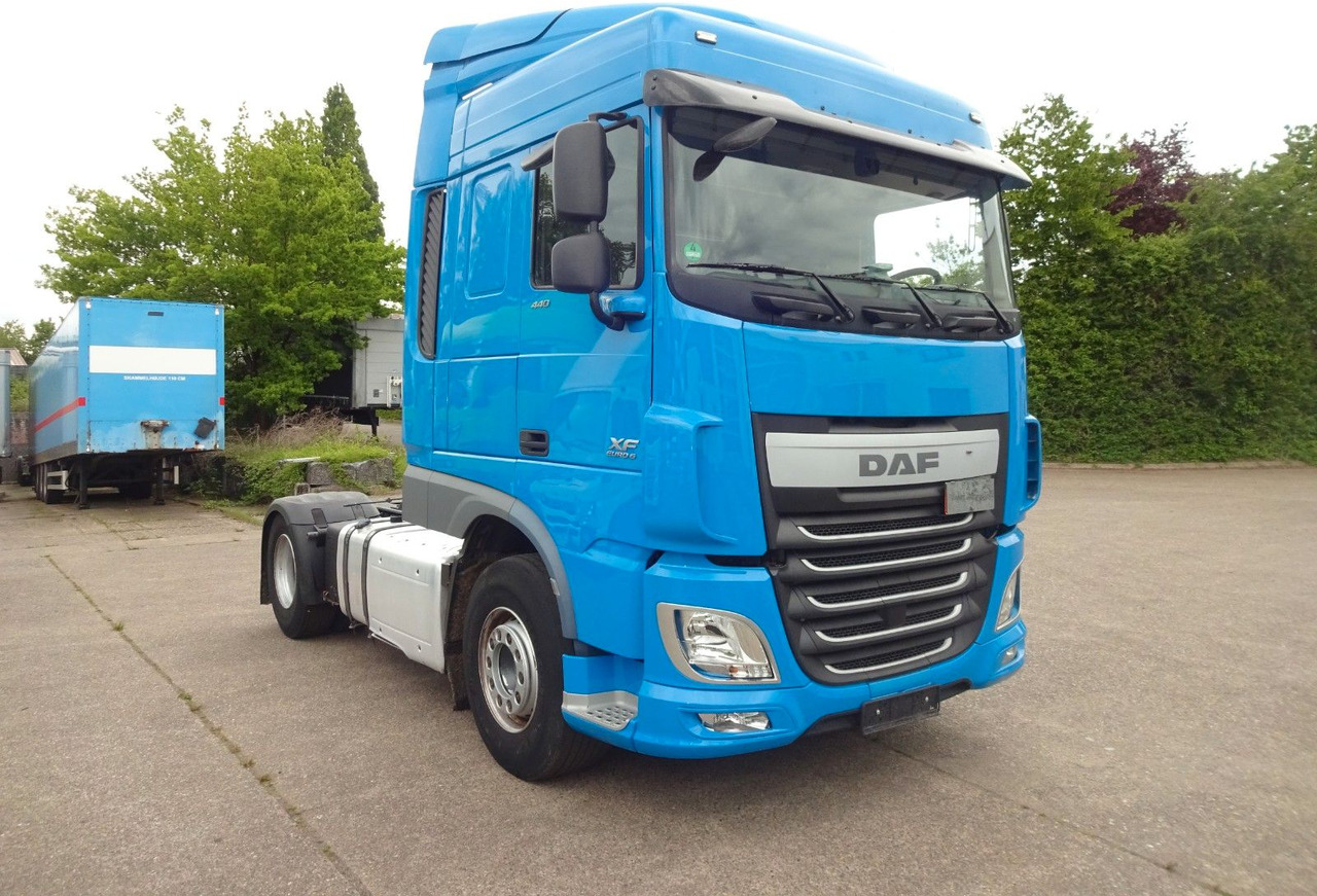 DAF XF 440, SC, Klima, 2 x Tank, Intarder, Standklim - Tractor: foto 3 DAF XF 440, SC, Klima, 2 x Tank, Intarder, Standklim - Tractor: foto 3