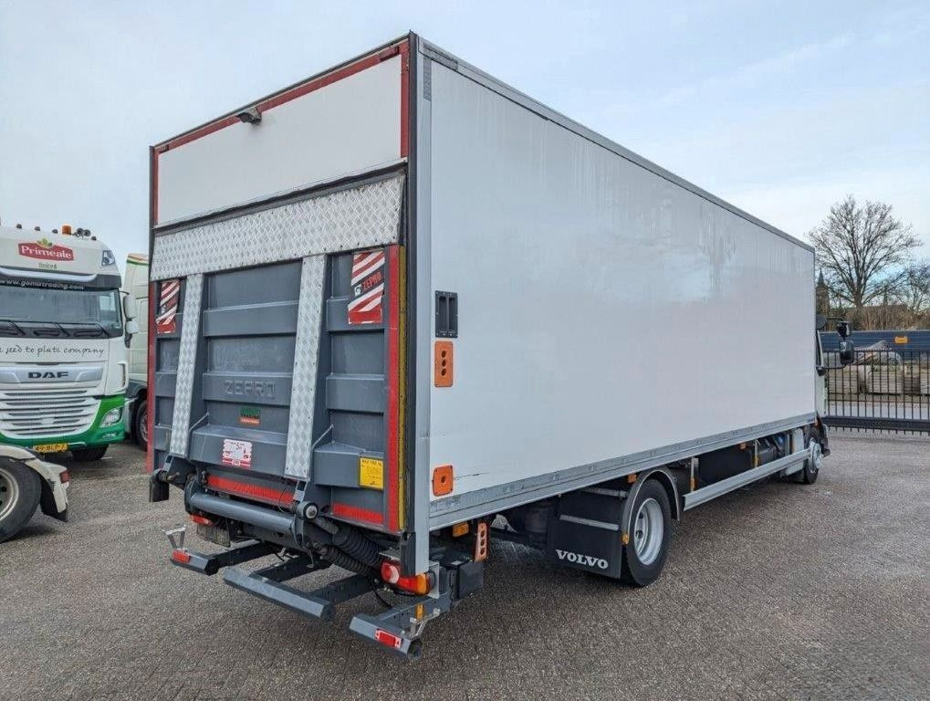 Volvo FL 210, 12tn., Isolirt, Autom, wie neu - Camião furgão: foto 3 Volvo FL 210, 12tn., Isolirt, Autom, wie neu - Camião furgão: foto 3