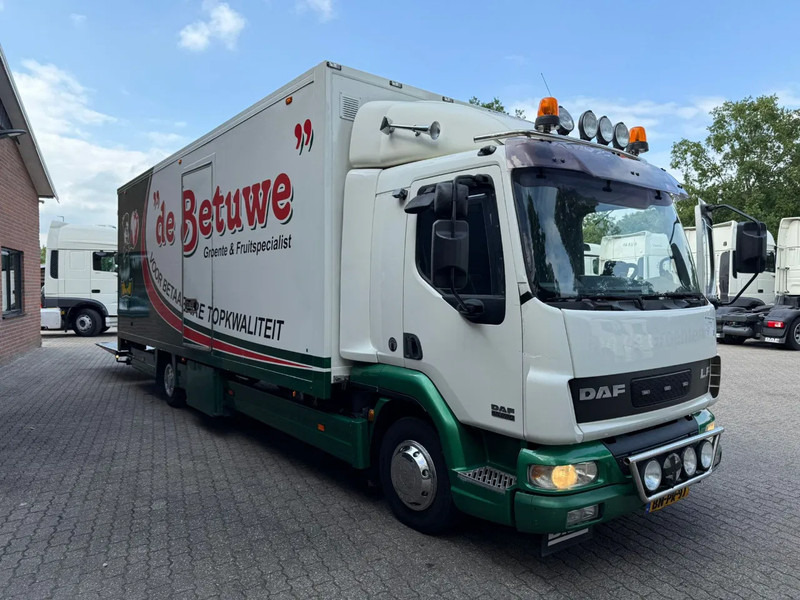 DAF LF 45.220 Laadklep/LBW Zijdeur Slaapcabine AHK NL truck - Camião furgão: foto 2 DAF LF 45.220 Laadklep/LBW Zijdeur Slaapcabine AHK NL truck - Camião furgão: foto 2
