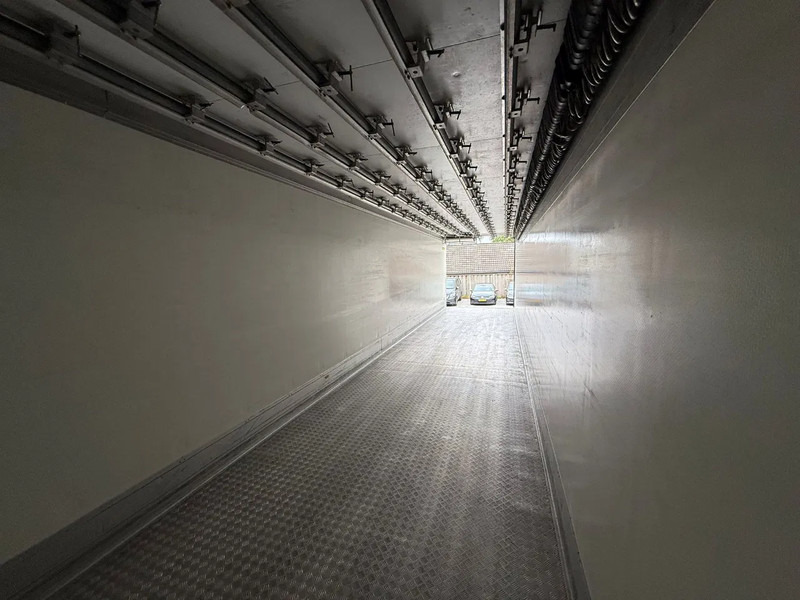 Locação financeira de Schmitz Cargobull SKO 24 5x Meatrails Rohrbahnen Fleisch Carrier Vector 1950MT let op!! vol vleeshaken en 2 reservewielen Schmitz Cargobull SKO 24 5x Meatrails Rohrbahnen Fleisch Carrier Vector 1950MT let op!! vol vleeshaken en 2 reservewielen: foto 16