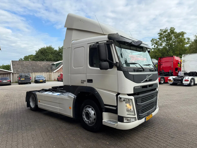 Volvo FM 330 Slaapcabine Side skirts NL Truck APK/TUV 05-2026 - Tractor: foto 2 Volvo FM 330 Slaapcabine Side skirts NL Truck APK/TUV 05-2026 - Tractor: foto 2