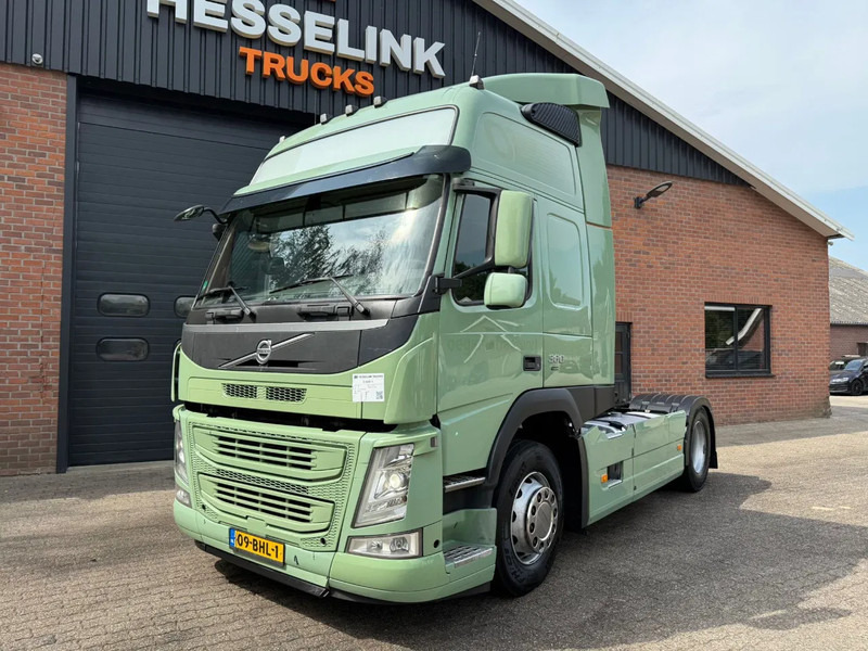 Volvo FM 370 Globetrotter XL Xenon Side skirts NL Truck - Tractor: foto 1 Volvo FM 370 Globetrotter XL Xenon Side skirts NL Truck - Tractor: foto 1