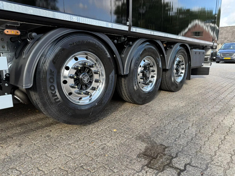 Kraker K-Force 92m3 Black, Liftas - 10MM Vloer, Afstandsbediening - Semi-reboque piso móvel: foto 5 Kraker K-Force 92m3 Black, Liftas - 10MM Vloer, Afstandsbediening - Semi-reboque piso móvel: foto 5