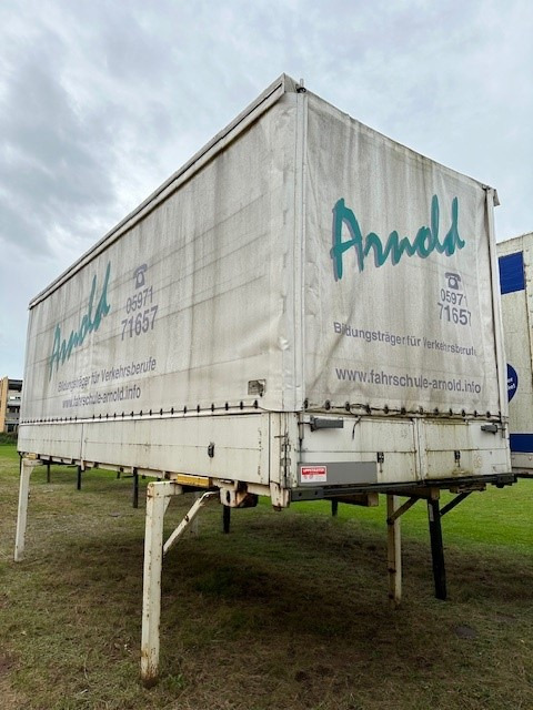 Ackermann-Fruehauf Wechselpritsche mit Bordwänden und Plane BDF System 7.150 mm - Toldo carroçaria: foto 1 Ackermann-Fruehauf Wechselpritsche mit Bordwänden und Plane BDF System 7.150 mm - Toldo carroçaria: foto 1