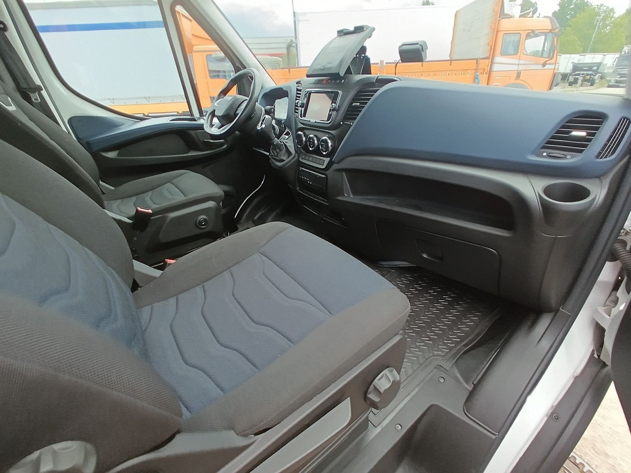 Furgão Iveco Daily Kasten HKa 35S21 V WB3520 AHK, Standheizun: foto 12
