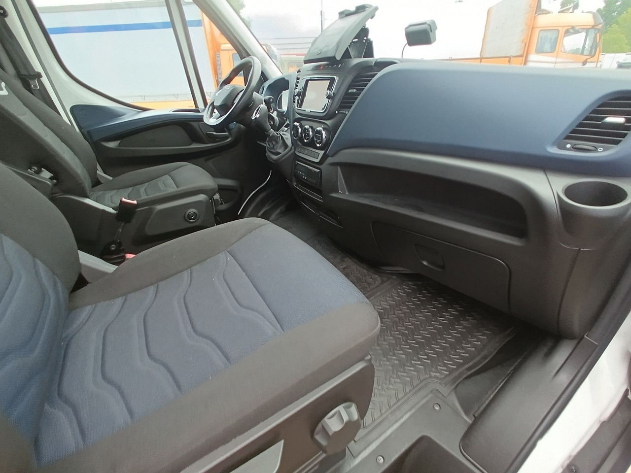 Furgão Iveco Daily Kasten HKa 35S21 V WB3520 AHK, Standheizun: foto 13