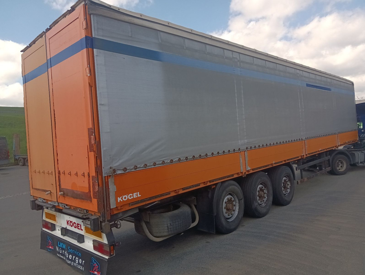 Kögel SN24BORDWANDSIDER EDSCHA BPW Disc Lift Portaltür - Semi-reboque de lona: foto 5 Kögel SN24BORDWANDSIDER EDSCHA BPW Disc Lift Portaltür - Semi-reboque de lona: foto 5